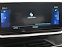 Peugeot e-2008 EV Allure Pack 50 kWh 136PK | Achteruitrijcamera | Navigatie | Apple carplay Android auto | Climate control | LED| DAB | 17"LMV
