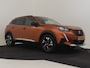 Peugeot e-2008 EV Allure Pack 50 kWh 136PK | Achteruitrijcamera | Navigatie | Apple carplay Android auto | Climate control | LED| DAB | 17"LMV
