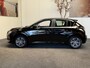 Peugeot e-208 EV ACTIVE PACK 50 kWH NAVIGATIE CRUISE CONTROL CLIMATE CONTROL BLUETOOTH TELEFOON APPLE CARPLAY/ANDROID 16" LICHTMETALEN VELGEN PDC ZEER MOOI !!