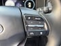 Hyundai Kona Electric EV Comfort 39 kWh 136pk | SoH 97,9% | Camera | Carplay | Climate controle | Bestuurdersstoel in hoogte verstelbaar | Stoelverwarming | Stuurverwarming | Parkeersensoren | 17'' velgen