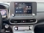 Hyundai Kona Electric EV Comfort 39 kWh 136pk | SoH 97,9% | Camera | Carplay | Climate controle | Bestuurdersstoel in hoogte verstelbaar | Stoelverwarming | Stuurverwarming | Parkeersensoren | 17'' velgen