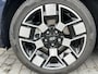 Hyundai Kona Electric Long Range Pure Edition 64.8 kWh / (Dynamische) Navigatie / 3 Fase / Batterijconditionering / Apple CarPlay & Android Auto / Stoel & Stuurverwarming / 19 Inch Lichtmetalen Velgen / Parkeersensoren Voor + Achter / Achteruitrijcamera /