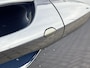 Hyundai Kona Electric Long Range Pure Edition 64.8 kWh / (Dynamische) Navigatie / 3 Fase / Batterijconditionering / Apple CarPlay & Android Auto / Stoel & Stuurverwarming / 19 Inch Lichtmetalen Velgen / Parkeersensoren Voor + Achter / Achteruitrijcamera /