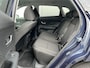 Hyundai Kona Electric Long Range Pure Edition 64.8 kWh / (Dynamische) Navigatie / 3 Fase / Batterijconditionering / Apple CarPlay & Android Auto / Stoel & Stuurverwarming / 19 Inch Lichtmetalen Velgen / Parkeersensoren Voor + Achter / Achteruitrijcamera /