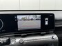 Hyundai Kona Electric Long Range Pure Edition 64.8 kWh / (Dynamische) Navigatie / 3 Fase / Batterijconditionering / Apple CarPlay & Android Auto / Stoel & Stuurverwarming / 19 Inch Lichtmetalen Velgen / Parkeersensoren Voor + Achter / Achteruitrijcamera /