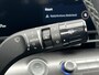 Hyundai Kona Electric Long Range Pure Edition 64.8 kWh / (Dynamische) Navigatie / 3 Fase / Batterijconditionering / Apple CarPlay & Android Auto / Stoel & Stuurverwarming / 19 Inch Lichtmetalen Velgen / Parkeersensoren Voor + Achter / Achteruitrijcamera /