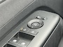 Hyundai Kona Electric Long Range Pure Edition 64.8 kWh / (Dynamische) Navigatie / 3 Fase / Batterijconditionering / Apple CarPlay & Android Auto / Stoel & Stuurverwarming / 19 Inch Lichtmetalen Velgen / Parkeersensoren Voor + Achter / Achteruitrijcamera /