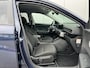 Hyundai Kona Electric Long Range Pure Edition 64.8 kWh / (Dynamische) Navigatie / 3 Fase / Batterijconditionering / Apple CarPlay & Android Auto / Stoel & Stuurverwarming / 19 Inch Lichtmetalen Velgen / Parkeersensoren Voor + Achter / Achteruitrijcamera /