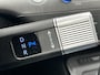 Hyundai Kona Electric Long Range Pure Edition 64.8 kWh / (Dynamische) Navigatie / 3 Fase / Batterijconditionering / Apple CarPlay & Android Auto / Stoel & Stuurverwarming / 19 Inch Lichtmetalen Velgen / Parkeersensoren Voor + Achter / Achteruitrijcamera /