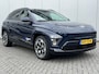 Hyundai Kona Electric Long Range Pure Edition 64.8 kWh / (Dynamische) Navigatie / 3 Fase / Batterijconditionering / Apple CarPlay & Android Auto / Stoel & Stuurverwarming / 19 Inch Lichtmetalen Velgen / Parkeersensoren Voor + Achter / Achteruitrijcamera /