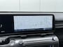 Hyundai Kona Electric Long Range Pure Edition 64.8 kWh / (Dynamische) Navigatie / 3 Fase / Batterijconditionering / Apple CarPlay & Android Auto / Stoel & Stuurverwarming / 19 Inch Lichtmetalen Velgen / Parkeersensoren Voor + Achter / Achteruitrijcamera /