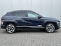 Hyundai Kona Electric Long Range Pure Edition 64.8 kWh / (Dynamische) Navigatie / 3 Fase / Batterijconditionering / Apple CarPlay & Android Auto / Stoel & Stuurverwarming / 19 Inch Lichtmetalen Velgen / Parkeersensoren Voor + Achter / Achteruitrijcamera /