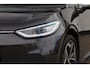 Volkswagen ID.3 First Plus 58 kWh 204PK / 150kW, NL auto, 1e eigenaar nieuw door ons geleverd en onderhouden, LED Matrix (IQ.Lights), keyless start & entry, achteruitrijcamera (rear view), parkeersensoren voor en achter (pdc), stoel- en stuurwiel verwarming, adaptieve cruise control (acc), 19" 'Andoya' LMV, Apple Carplay & Android Auto, elektrisch verstel-, verwarm- en inklapbare buitenspiegels (spiegel pakket), sfeerverlichting, DAB+, navigatie, privacy glas, 2-zone climatronic, dynamische knipperlichten in de spiegels en achterlichten ETC.