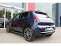 Renault R5 COMFORT RANGE ICONIC CINQ 150PK 52 kWh | PACK WINTER: ELEKTRISCH VERWARMBARE VOORSTOELEN/ELEKTRISCH VERWARMBAAR STUURWIEL/BESTUURDERSSTOEL MET ELEKTRISCH VERSTELBARE LENDESTEUN/IN HOOGTE VERSTELBARE PASSAGIERSSTOEL | PACK PREMIUM SOUND HARMAN KARDON: 9 SPEAKERS WAARVAN 1 SUBWOOFER/VERMOGEN 410 WATT/5 GELUIDSSFEREN: STUDIO/PODCAST/CONCERT/CLUB EN IMMERSION | PACK PARKING: FULL EASY PARK ASSIST MET PARKEERSENSOREN AAN VOOR EN ZIJKANT | PACK SAFETY & ADVANCED DRIVING ASSIST: INTELLIGENT ADAPTIVE CRUISE CONTROL,GEBRUIKT KAARTDATA OM SNELHEID AAN TE PASSEN/ACCUPANT SAFETY EXIT/ACTIVE DRIVER ASSIST/BLIND SPOT WARNING EN LANE DEPARTURE PREVENTION (BIJ INHALEN)/REAR CROSS TRAFFIC ALERT MET REAR ACTIVE EMERGENCY BRAKING | ALL WEATHER BANDEN | LICHTMETALEN VELGEN 18" "CHRONO" | DAKSTRIPING PATERN GOLD | FULL LED KOPLAMPEN MET MICRO OPTICS EN FRANSE VLAG | DRAADLOZE TELEFOONLADER | NAVIGATIE | DRAADLOZE APPLE CARPLAY/ANDROID AUTO | ACHTERUITRIJ CAMERA | ADAPTIVE CRUISE CONTROL |