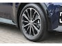 Renault R5 COMFORT RANGE ICONIC CINQ 150PK 52 kWh | PACK WINTER: ELEKTRISCH VERWARMBARE VOORSTOELEN/ELEKTRISCH VERWARMBAAR STUURWIEL/BESTUURDERSSTOEL MET ELEKTRISCH VERSTELBARE LENDESTEUN/IN HOOGTE VERSTELBARE PASSAGIERSSTOEL | PACK PREMIUM SOUND HARMAN KARDON: 9 SPEAKERS WAARVAN 1 SUBWOOFER/VERMOGEN 410 WATT/5 GELUIDSSFEREN: STUDIO/PODCAST/CONCERT/CLUB EN IMMERSION | PACK PARKING: FULL EASY PARK ASSIST MET PARKEERSENSOREN AAN VOOR EN ZIJKANT | PACK SAFETY & ADVANCED DRIVING ASSIST: INTELLIGENT ADAPTIVE CRUISE CONTROL,GEBRUIKT KAARTDATA OM SNELHEID AAN TE PASSEN/ACCUPANT SAFETY EXIT/ACTIVE DRIVER ASSIST/BLIND SPOT WARNING EN LANE DEPARTURE PREVENTION (BIJ INHALEN)/REAR CROSS TRAFFIC ALERT MET REAR ACTIVE EMERGENCY BRAKING | ALL WEATHER BANDEN | LICHTMETALEN VELGEN 18" "CHRONO" | DAKSTRIPING PATERN GOLD | FULL LED KOPLAMPEN MET MICRO OPTICS EN FRANSE VLAG | DRAADLOZE TELEFOONLADER | NAVIGATIE | DRAADLOZE APPLE CARPLAY/ANDROID AUTO | ACHTERUITRIJ CAMERA | ADAPTIVE CRUISE CONTROL |