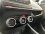 Renault Zoe R110 Life 52 kWh | Trekhaak | SoH 92,2% | Stoel & Stuur verwarming | KOOP ACCU | Camera | All-season banden | Cruise | Apple carplay & Android auto |