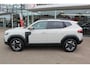 Dacia Duster 1.2-130pk TCe Mild-Hybrid Extreme. Stoere SUV ! Slechts 16.000km ! Autm. airco, LED verl., 360gr. camera, parkeersensoren v+a, stoelverw., cruise control, dodehoek ass., telefoonvoorb., navigatie by Apple carplay / Android auto etc.