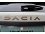 Dacia Duster 1.2-130pk TCe Mild-Hybrid Extreme. Stoere SUV ! Slechts 16.000km ! Autm. airco, LED verl., 360gr. camera, parkeersensoren v+a, stoelverw., cruise control, dodehoek ass., telefoonvoorb., navigatie by Apple carplay / Android auto etc.