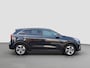 Kia Niro EV e-Niro DynamicPlusLine 204pk 64 kWh | Camera | Carplay | Schuifdak | Adaptive Cruise | 17" Velgen | Halfleder | Stoel/Stuurverwarming | Metaallak | DAB |