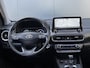 Hyundai Kona 1.6 GDI HEV Premium Sky | Trekhaak | Pano | Camera | Stoelverwarming V+A | Stuurverwarming | Stoelventilatie | KRELL Audio | Apple Carplay | Android Auto | 1 Jaar Bovag Garantie