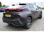 Toyota C-HR / C-HR+ 1.8 Hybrid 140 First Edition Automaat | Adaptive High Beam System (AHS) | Parkeer- & manoeuvreerhulp d.m.v. sensoren met remfunctie voor objecten, voertuigen én voetgangers | Panoramic View Monitor;