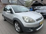 Ford Fiesta 1.4-16V Crossroad NIEUWE APK / RIJDT GOED / RIJKLAAR