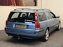 Volvo V70 2.5T LPG 3 LEDER ELK. VERSTELBARE BESTUURDERSSTOEL CRUISE CONTROL CLIMATE CONTROL BLUETOOTH TELEFOON 17" LICHTMETALEN VELGEN AFN. TREKHAAK ZEER MOOI !!
