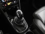 Opel Mokka X 1.4 Turbo Innovation trekhaak, airco, cruisecontr, electr stoel, Apple Carplay/Android Auto, Achteruitrijcamera, Parkeersensor voor/achter De Opel Mokka X 1.4 Turbo Innovation is een ruime en luxe SUV die comfort en stijl perfect combineert. Dankzij de krachtige en soepele turbomotor biedt deze auto een prettige rijervaring, ter
