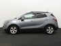 Opel Mokka X 1.4 Turbo Innovation trekhaak, airco, cruisecontr, electr stoel, Apple Carplay/Android Auto, Achteruitrijcamera, Parkeersensor voor/achter De Opel Mokka X 1.4 Turbo Innovation is een ruime en luxe SUV die comfort en stijl perfect combineert. Dankzij de krachtige en soepele turbomotor biedt deze auto een prettige rijervaring, ter