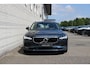 Volvo V90 2.0 T4 Momentum | Achteropkomend verkeer waarschuwing | Autonomous Emergency Braking | Bots herkenning en activatie | Cruise control adaptief | Rijstrooksensor met correctie | Achterbank verwarmd | Apple Carplay & Android Auto | Elektrisch verstelbare bestuurdersstoel met geheugen | Navigatiesysteem full map + hard disk | Stuurwiel verwarmd