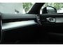 Volvo EX40 Single Motor Extended Range Ultra Europa 82 kWh 5 jaar garantie - (2 jaar extra fabrieksgarantie) | Dawn Fusion Microtech/textiel | Sierpaneel Van Urban Grid Aluminium | 20 inch lichtmetalen velgen | Extra getint glas achter | Verwarmde voorstoelen en stuurwiel | Verwarmbare Zitplaatsen Tweede Zitrij |