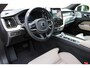 Volvo XC60 2.0 T6 Plug-in hybrid AWD Ultra Black Edition | B&W | Luchtvering | 22" | Full | UNIEK! | Facelift