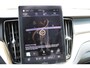 Volvo XC60 2.0 T6 Plug-in hybrid AWD Ultra Black Edition | B&W | Luchtvering | 22" | Full | UNIEK! | Facelift