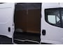IVECO Daily 35S16 160 pk Aut. L2H2 Trekhaak 3.500 kg Airco ECC, Camera, Cruise Control, PDC achter, 3-Zits