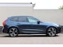 Volvo XC60 2.0 T8 Plug-in hybrid AWD Ultra Black Edition | Luchtvering | B&W | Trekhaak | 22" | Massage | Full Options | Facelift