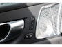 Volvo XC60 2.0 T8 Plug-in hybrid AWD Ultra Black Edition | Luchtvering | B&W | Trekhaak | 22" | Massage | Full Options | Facelift