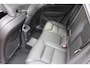 Volvo XC60 2.0 T8 Plug-in hybrid AWD Ultra Black Edition | Luchtvering | B&W | Trekhaak | 22" | Massage | Full Options | Facelift