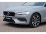 Volvo V60 2.0 B3 Essential Edition | Cruise Control | Semi elektrische trekhaak | Lederen stoelen | Google Services | Achteruitrijcamera | Stoelverwarming | Stuurwielverwarming | Achterbank verwarming