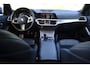 BMW 3-Serie 320i M Sport Pakket | Achteruitrijcamera | Carplay | Leer Alcan | Dealer onderhouden Nl Auto! 19" lmv