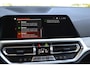 BMW 3-Serie 320i M Sport Pakket | Achteruitrijcamera | Carplay | Leer Alcan | Dealer onderhouden Nl Auto! 19" lmv