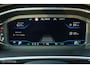 Volkswagen T-Roc 1.5 TSI R-Line | Pano | IQLed | 19 Inch | ACC | Keyless entry & Go | Trekhaak | Stoelverwarming | Virtual Dash