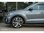 Volkswagen T-Roc 1.5 TSI R-Line | Pano | IQLed | 19 Inch | ACC | Keyless entry & Go | Trekhaak | Stoelverwarming | Virtual Dash