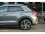 Volkswagen T-Roc 1.5 TSI R-Line | Pano | IQLed | 19 Inch | ACC | Keyless entry & Go | Trekhaak | Stoelverwarming | Virtual Dash