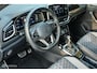Volkswagen T-Roc 1.5 TSI R-Line | Pano | IQLed | 19 Inch | ACC | Keyless entry & Go | Trekhaak | Stoelverwarming | Virtual Dash