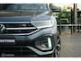 Volkswagen T-Roc 1.5 TSI R-Line | Pano | IQLed | 19 Inch | ACC | Keyless entry & Go | Trekhaak | Stoelverwarming | Virtual Dash