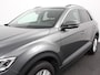 Volkswagen T-Roc 1.5 TSI 150pk DSG Life Navigatie Apple Carplay/Android Auto Adaptive Cruise Control Trekhaak Parkeersensoren Stoelverwarming Ledverlichting Getinte ramen Climate Control