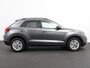 Volkswagen T-Roc 1.5 TSI 150pk DSG Life Navigatie Apple Carplay/Android Auto Adaptive Cruise Control Trekhaak Parkeersensoren Stoelverwarming Ledverlichting Getinte ramen Climate Control