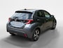 Toyota Yaris 1.5 Hybrid 115 Comfort Apple Carplay/Android Auto , cruise control adaptief en stuurhulp , climate , lm velgen , tel , usb , camera .