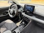 Toyota Yaris 1.5 Hybrid 115 Comfort Apple Carplay/Android Auto , cruise control adaptief en stuurhulp , climate , lm velgen , tel , usb , camera .