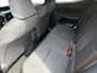 Toyota Yaris 1.5 Hybrid 115 Comfort Apple Carplay/Android Auto , cruise control adaptief en stuurhulp , climate , lm velgen , tel , usb , camera .